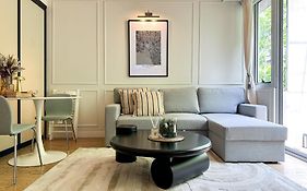Collins Escape - 2 Bedrooms With Collins St Balcony